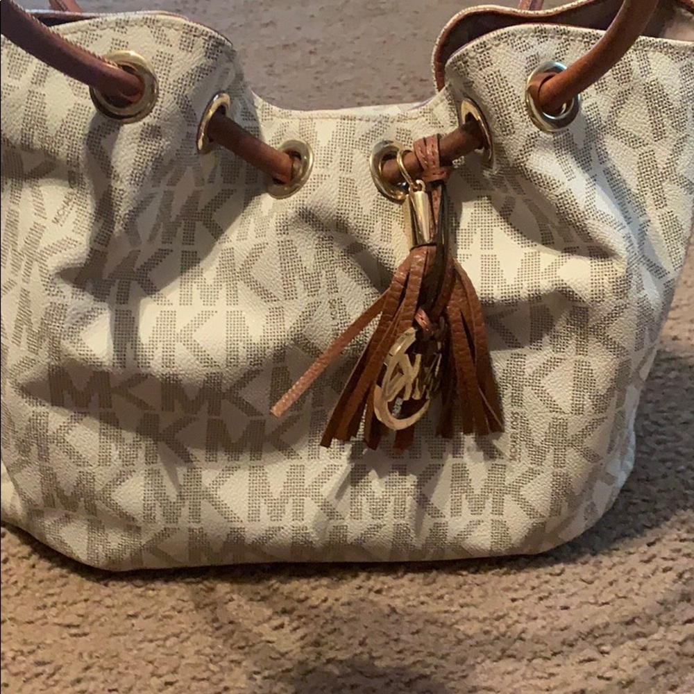 Medium shoulder purse